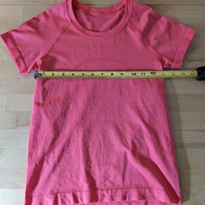 Lululemon - Swiftly Tech Short Sleeve Race Length (size 4)